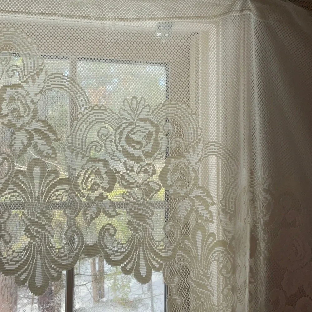 Lace Victorian Rose curtain valance, off white, rose-patterned lace design.